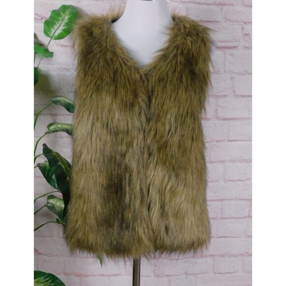 Faux Fur Vest Medium - Boho Chic with Hook & Eye Closure, Warm Layering - Picture 1 of 11